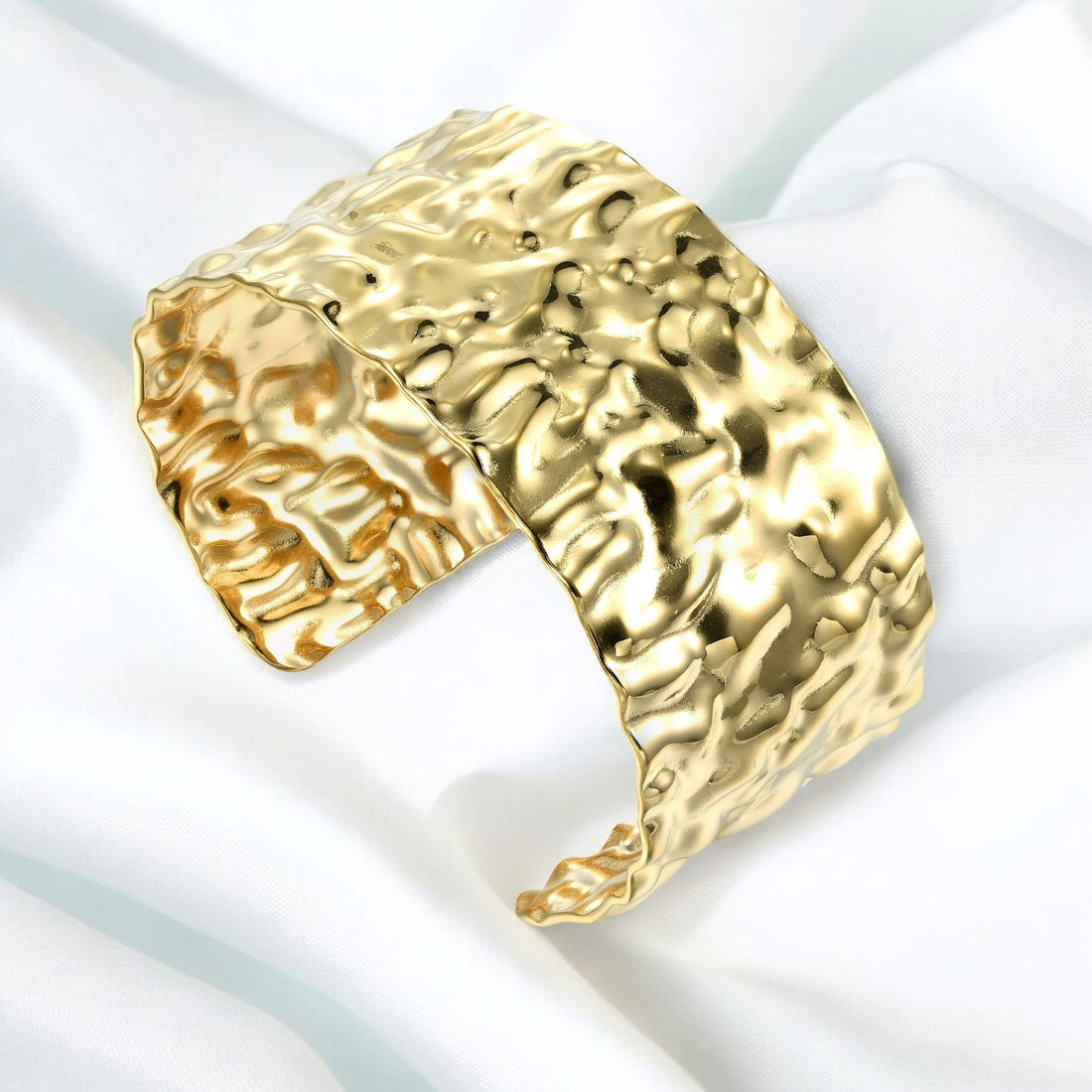 Glamourous Gold Cuff
