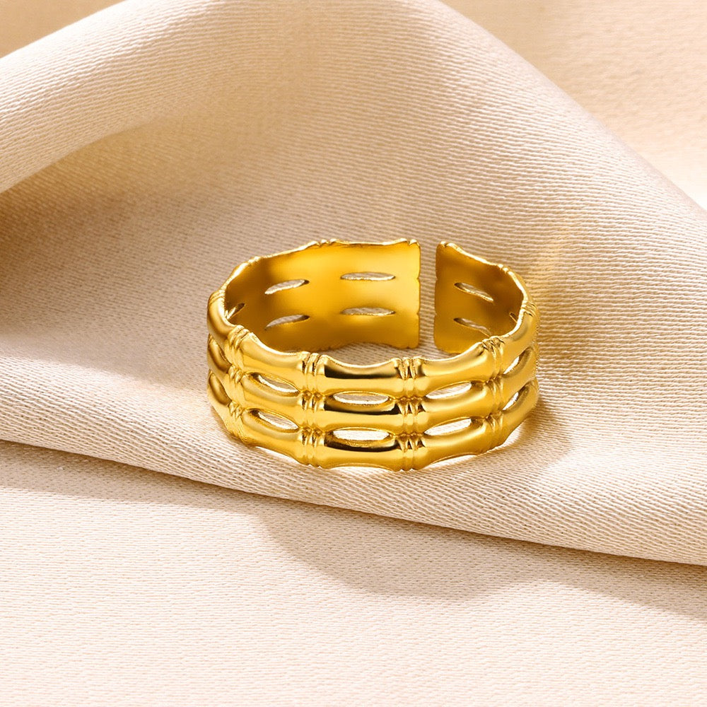 Radiant Loop Gold Ring