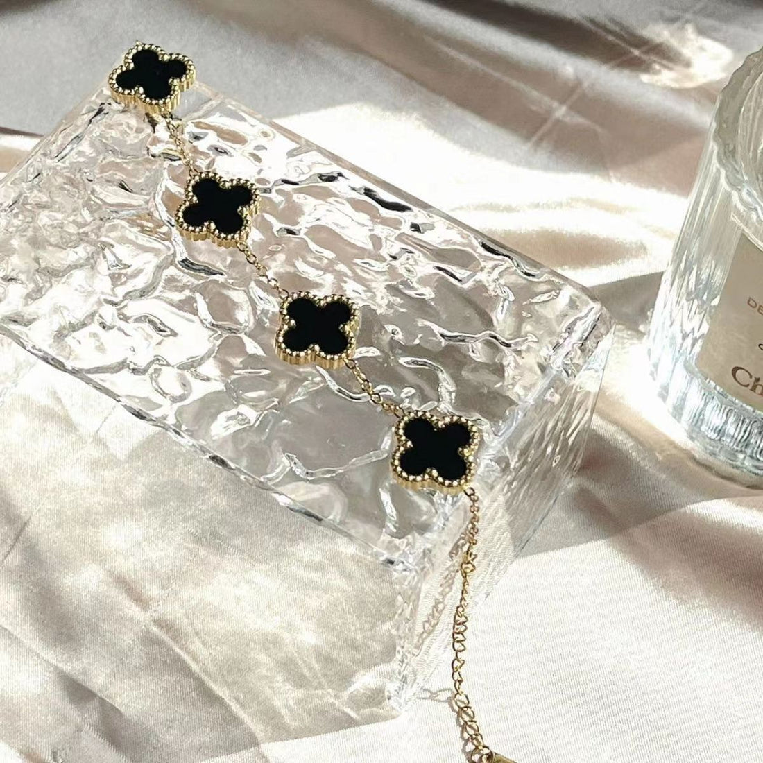 Black Enamel Clover Loose Bracelet