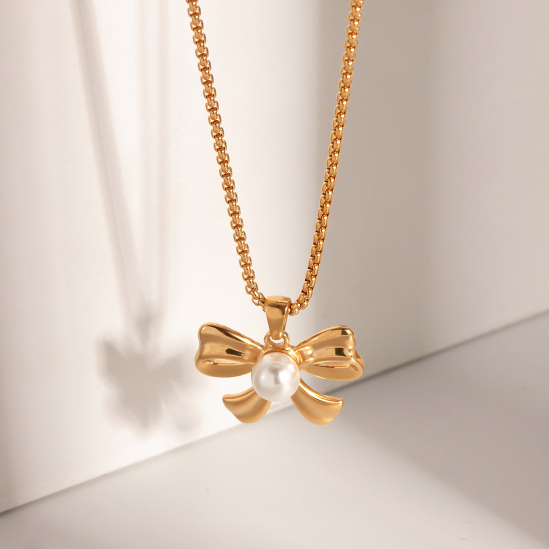 Pearl Bow Gold Necklace
