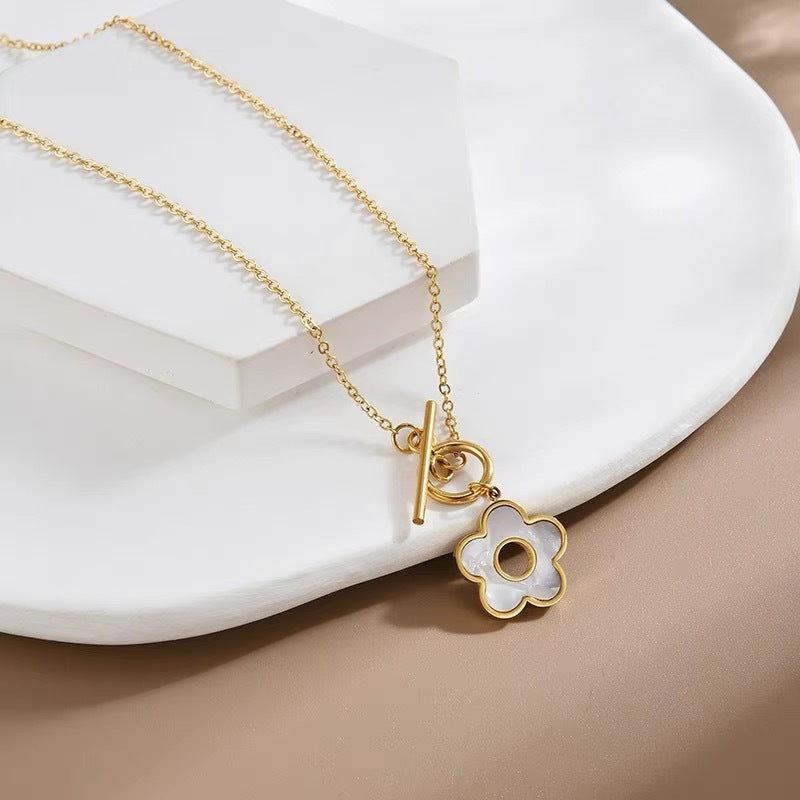 Mother of Pearl Bloom Necklace