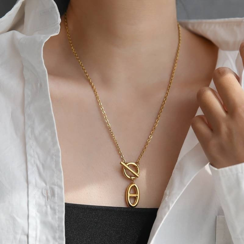 Urban Sleek Gold Necklace