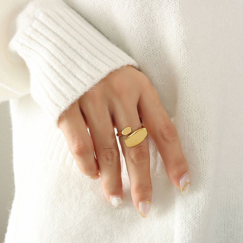 Dual Oval Charm Gold Ring