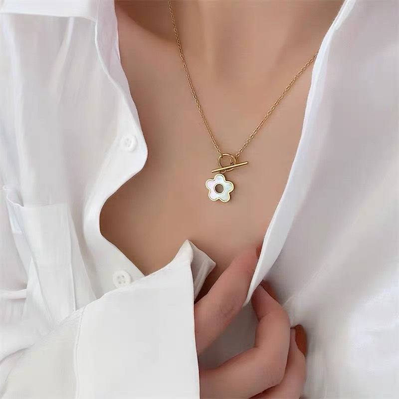 Mother of Pearl Bloom Necklace