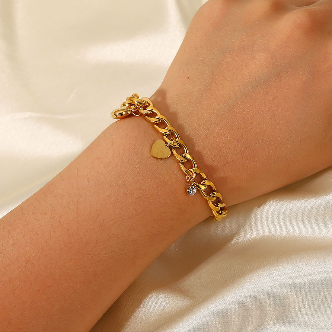 Love Links Gold Loose Bracelet
