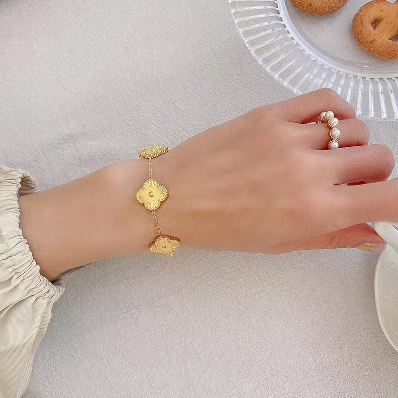 Golden Clover Loose Bracelet