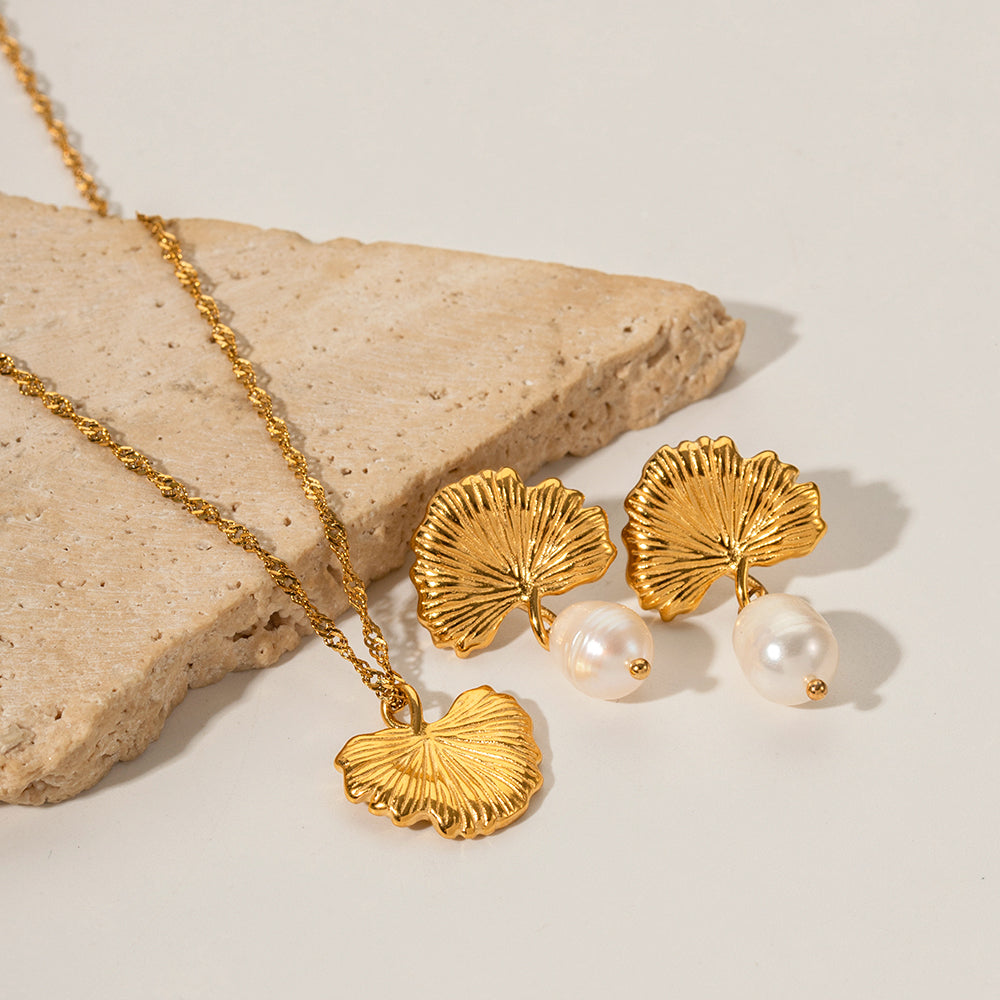Golden Leaf Gold Necklace