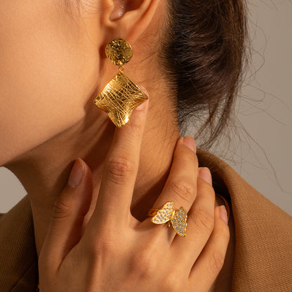 Mesh Facet Gold Danglers