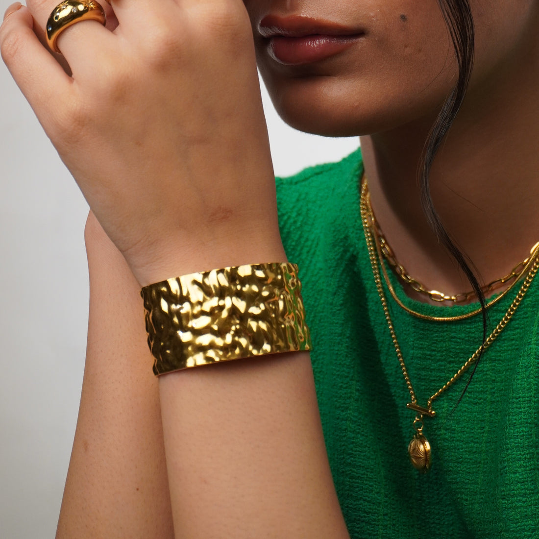 Glamourous Gold Cuff